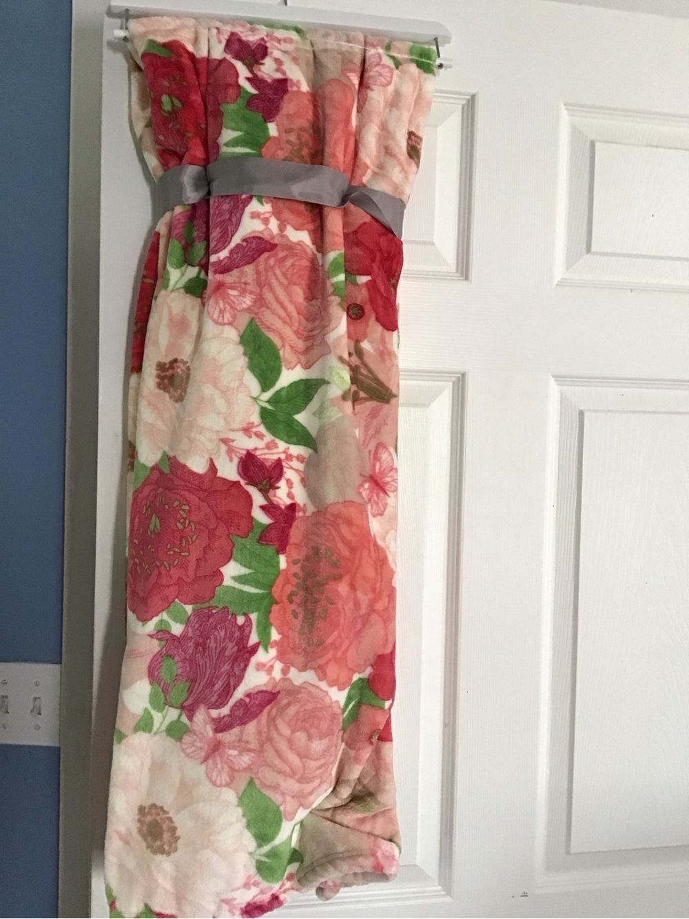 New Floral Plush Throw Blanket in Pink & Green - Soft Cozy Accent